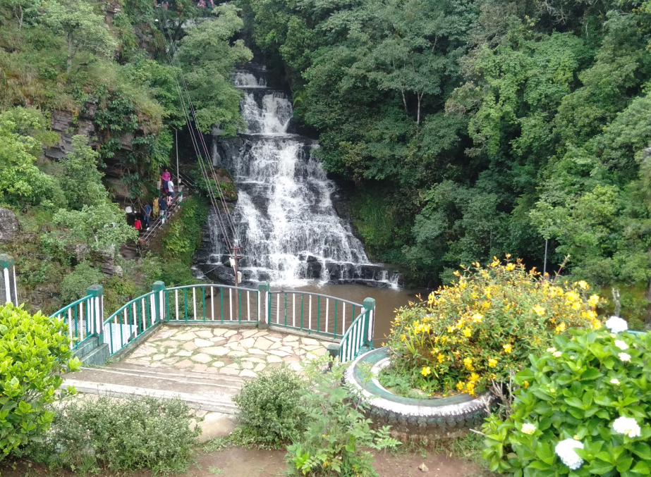 Nohkalikai Falls
